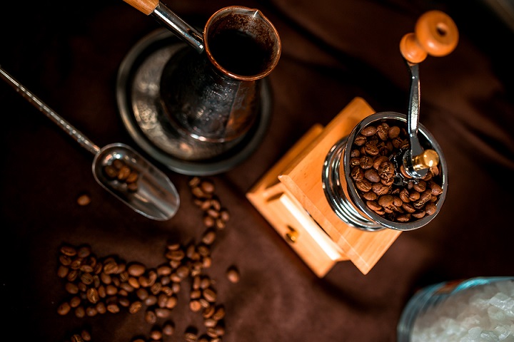 The 9 Best Manual Coffee Grinders